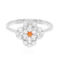 Zilveren ring met een oranje saffier