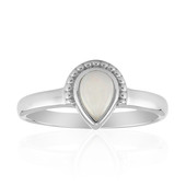 Zilveren ring met een witte opaal