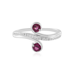 Zilveren ring met magenta granaten