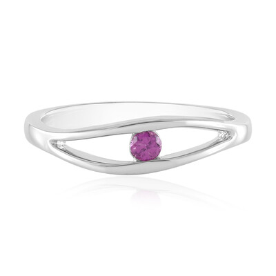 Zilveren ring met een magenta granaat