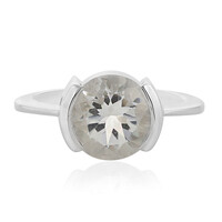 Zilveren ring met een witte kwarts