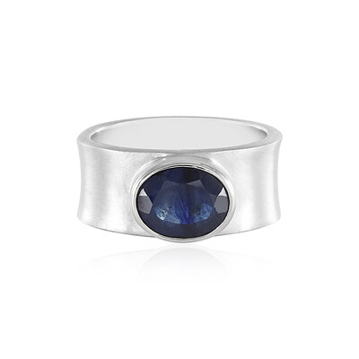 Zilveren ring met een blauwe saffier