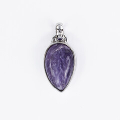 Zilveren hanger met een Charoite