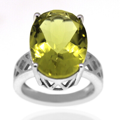 Zilveren ring met een Ouro Verde kwarts