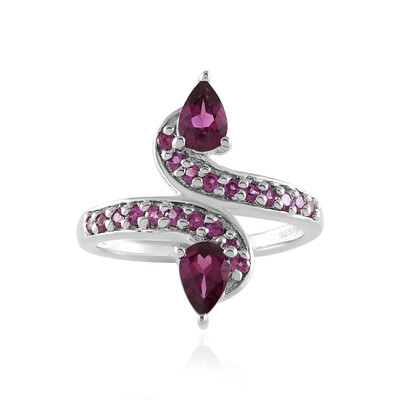 Zilveren ring met magenta granaten