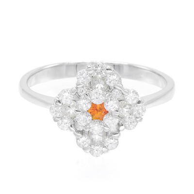 Zilveren ring met een oranje saffier