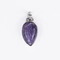 Zilveren hanger met een Charoite