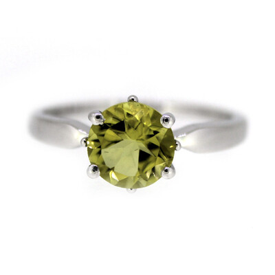 Zilveren ring met een Ouro Verde kwarts