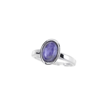 Zilveren ring met een Charoite (dagen)